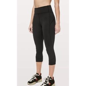 Lululemon‎ Woman's Black In Movement Crop 19" - Size 8
